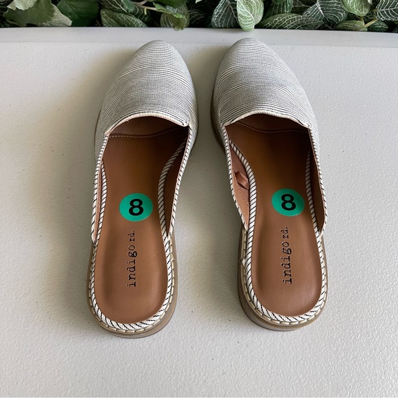 INDIGO RD Women Ivory Black Striped
Canvas Flats Mules size 8 - Picture 8 of 11